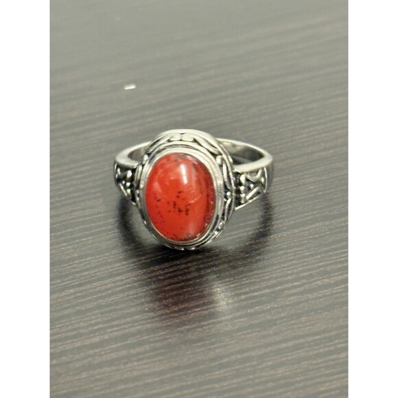 Faux Red Carnelian Stone On Silvertone Band Ring Costume Ring Size 9.75 - Picture 1 of 16
